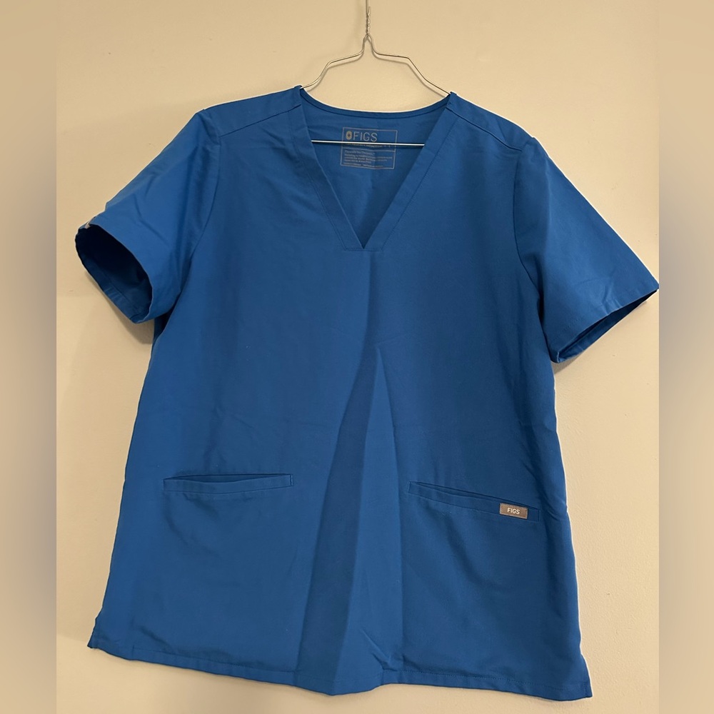 Figs scrub top.